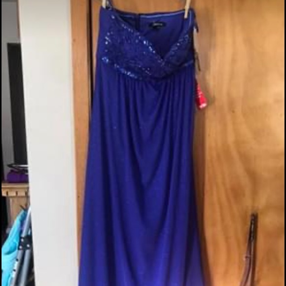 Dresses - Picture 1 of 4